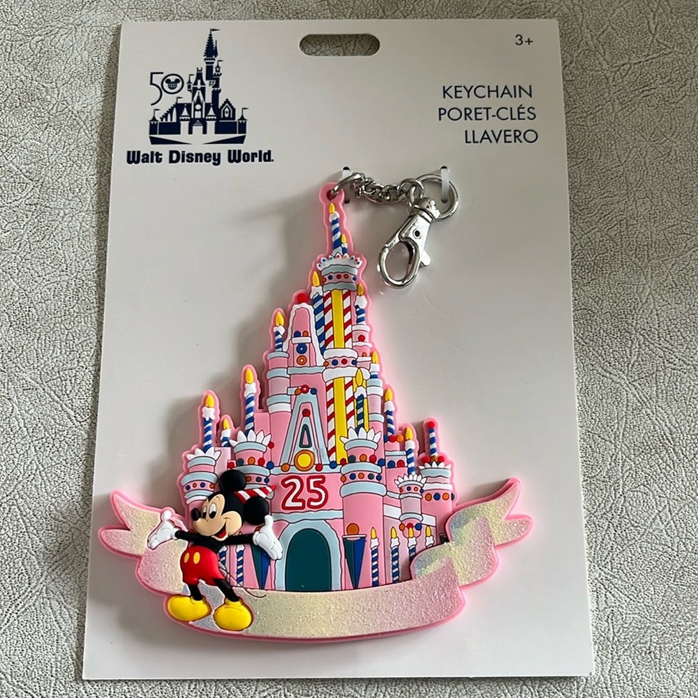 Disney 50th castle keychain brand new - Picture 1 of 2